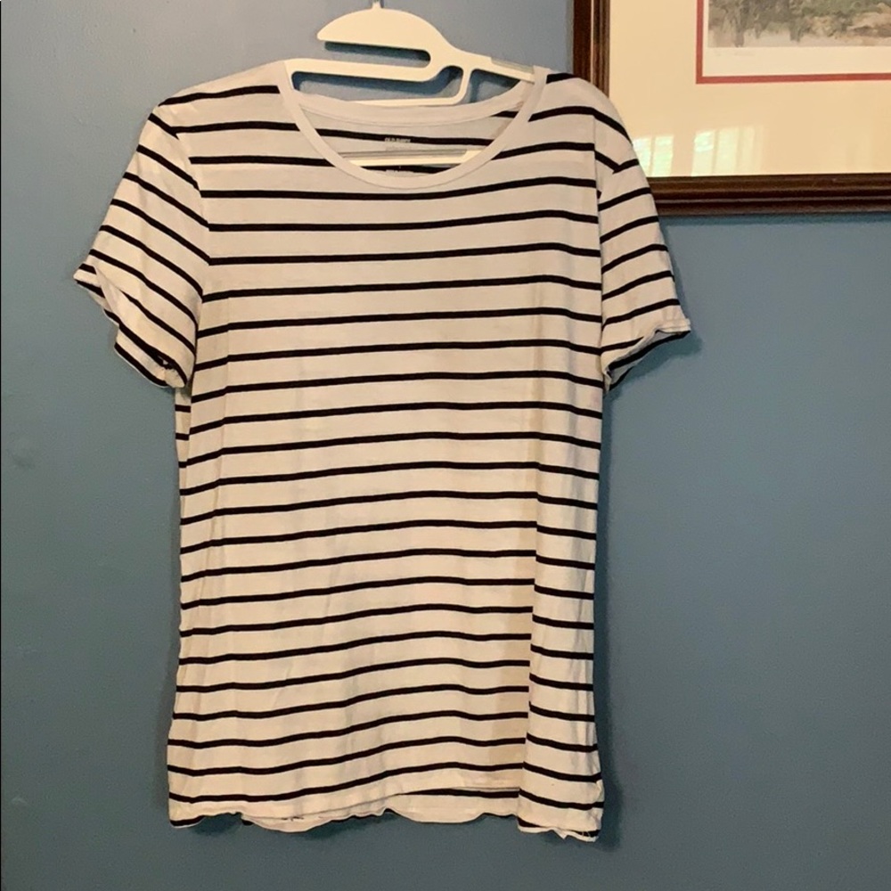 Old navy black and white striped shirt